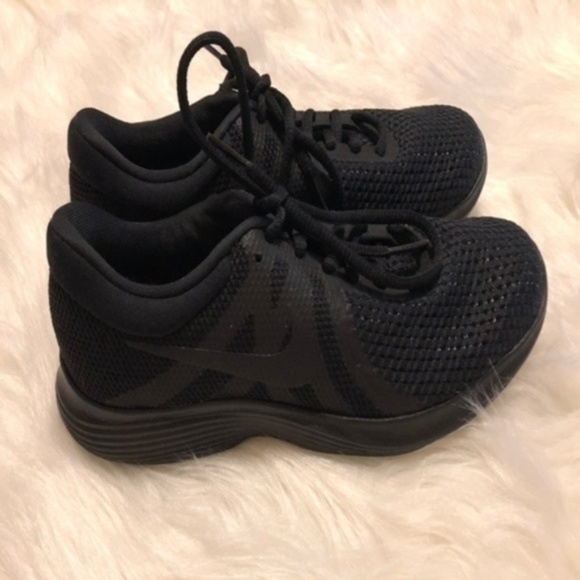 NEW Nike Revolution 4 Black Running Sneaker Size 6 - Picture 5 of 8